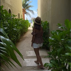 Meet your Posher, Golnaz